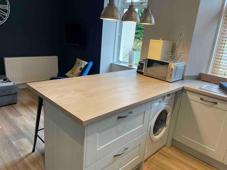 Cosy James Street Park 2 Bedroom, Ground Floor Apartment, Garden هيلينسبورغ المظهر الخارجي الصورة
